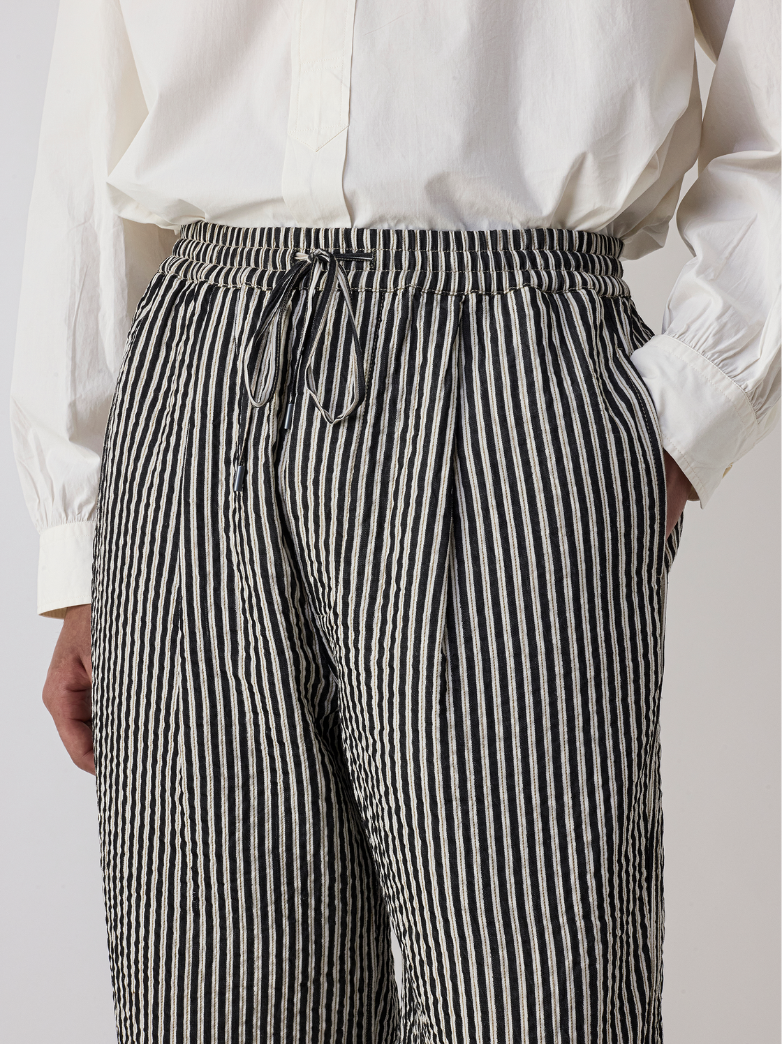 IT.024.14.111 STRIPE DRAWSTRING PANTS